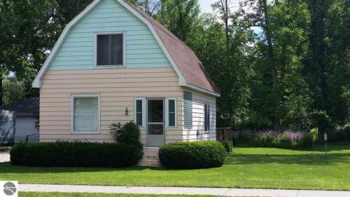 320 Grove St, Standish, MI 48658-9238