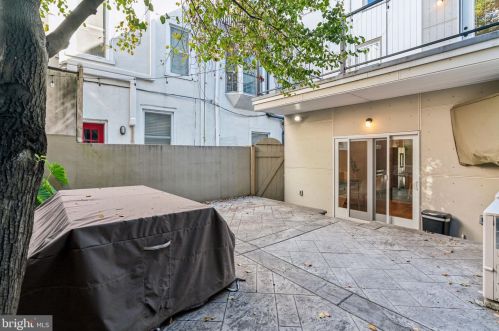 131 Bainbridge St, Philadelphia PA 19147-1810 exterior