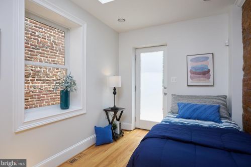 221 E St, Washington DC  20002-7700 exterior