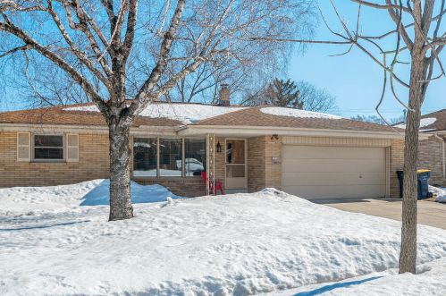 2394 93rd St, Milwaukee, WI 53227-2316