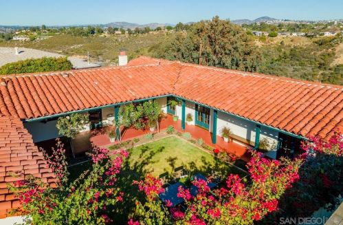 4875 Alder Dr, San Diego CA  92116-2325 exterior