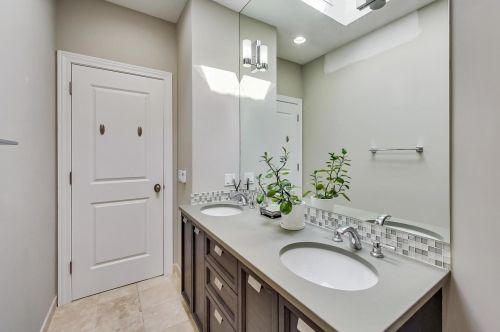 579 Hawthorne Pl, Chicago IL  60657-2922 exterior