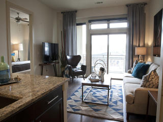 422 Riverside Dr, Austin TX  78704-1229 exterior