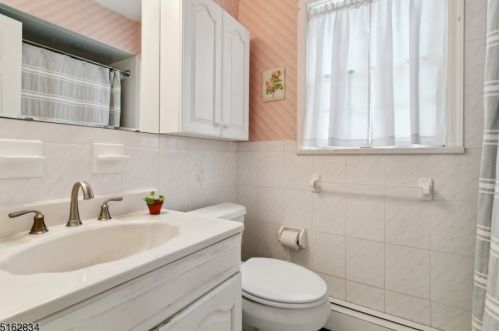 12 Laurel St, Paterson NJ 07506-1170 exterior