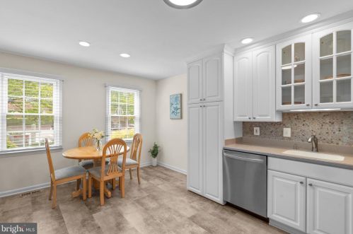 5806 Tudor Ln, Rockville MD 20852-2852 exterior