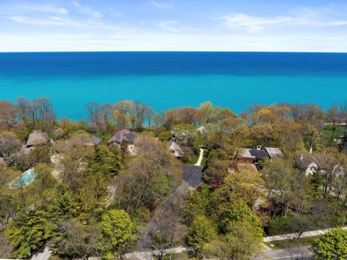 4676 Lake Dr, Milwaukee, WI 53211-1254