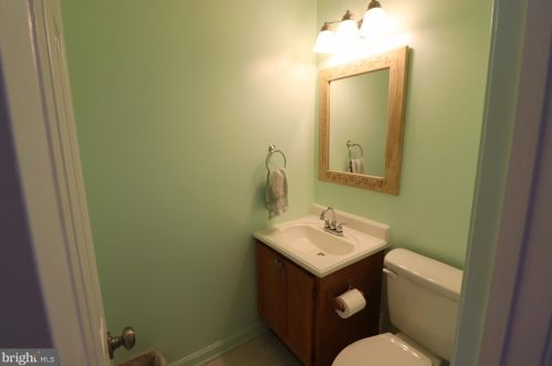 3 Lennon Ct, Glen Burnie MD 21061-2568 exterior