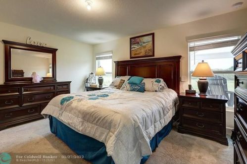 916 Bent Creek Dr, Fort Pierce FL  34947-1330 exterior