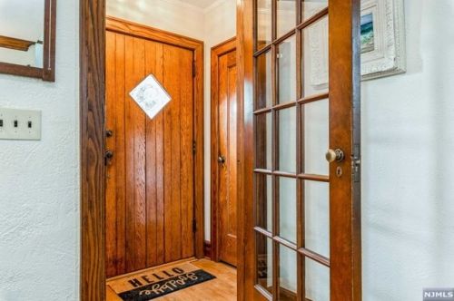 15 Evergreen Pl, Maplewood, NJ 07040-1022