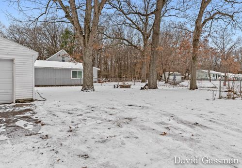 2386 Manahan Ave, Meskegon MI 49444-2666 exterior