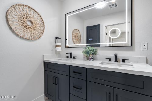 11617 37th Pl, Phoenix AZ  85028-2130 exterior