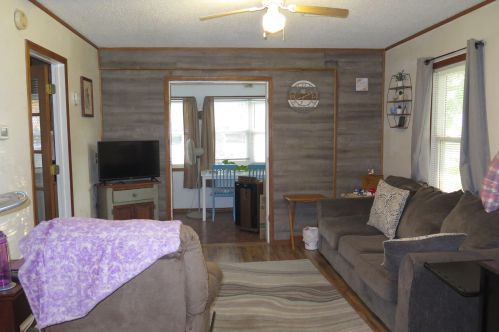 422 Lakeshore Blvd, Meskegon MI 49444-3818 exterior