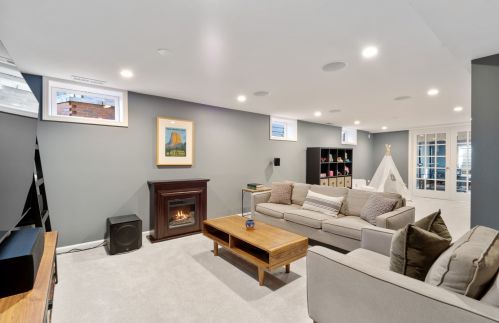 6215 Leona Ave, Chicago IL 60646-4811 exterior