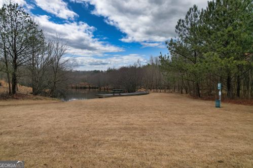 3940 Kingfisher Dr, Atlanta GA exterior