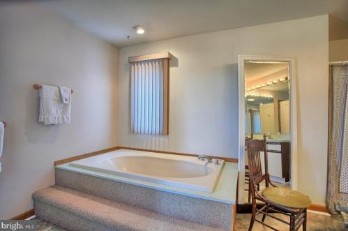 409 Dart Dr, Hanover PA 17331-1327 exterior