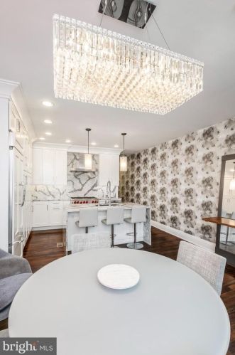 2109 Locust St, Philadelphia PA 19103-4802 exterior