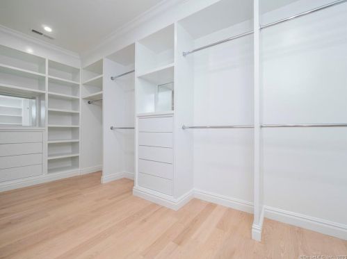 83 Frst Ln, Wilton CT 06897-1915 exterior