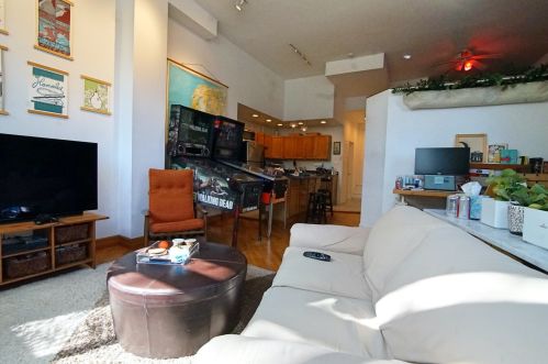 3858 Hermitage Ave, Chicago, IL 60613-2734