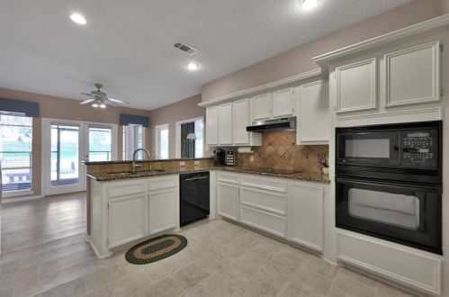 141 April Waters Dr, Montgomery TX 77356-8831 exterior