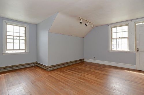 427 Eaton St, Providence, RI 02908-2112