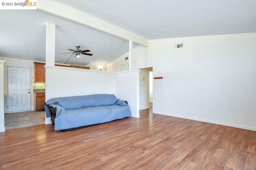 2141 Roskelley Dr, Concord CA 94519-2242 exterior