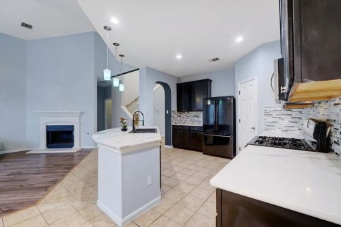 14501 Broadwinged Hawk Dr, Austin TX  78738-6570 exterior