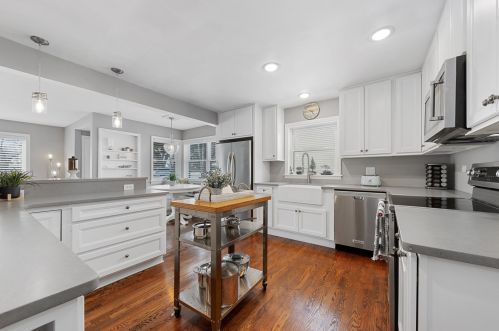 201 Rdg Ave, Bull Valley IL 60014-3421 exterior