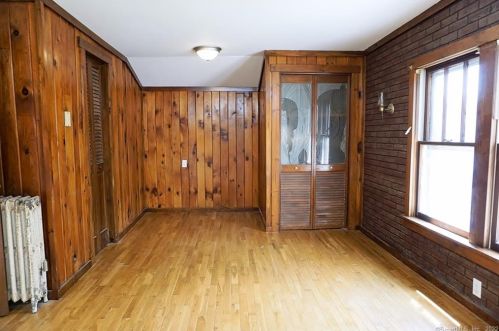 279 Main St, Torrington CT 06790-6946 exterior