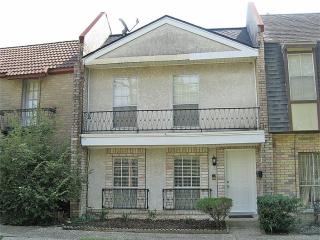 10796 Briar Forest Dr, Houston TX  77042-2321 exterior