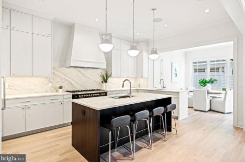 4511 Klingle St, Washington DC  20016-3580 exterior