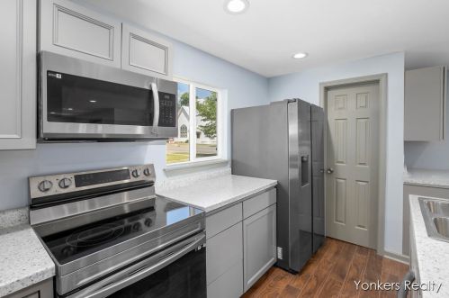 423 Superior St, Wayland MI  49348-1145 exterior