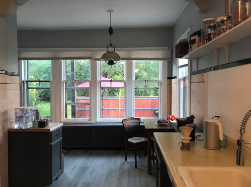 1304 Juneau Ave, Milwaukee WI 53233-1208 exterior