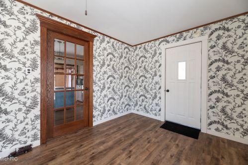 1104 Hoffman St, Three Rivers MI 49093-1017 exterior