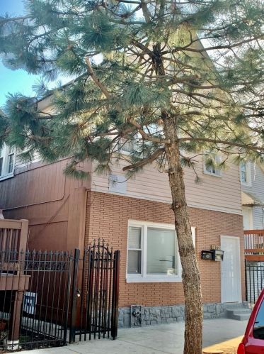 1427 49th Pl, Chicago, IL 60609-4947