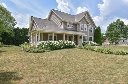 4575 122nd St, Milwaukee, WI 53228-4407