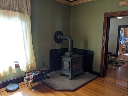 110 Highland St, Woonsocket RI 02895-1815 exterior