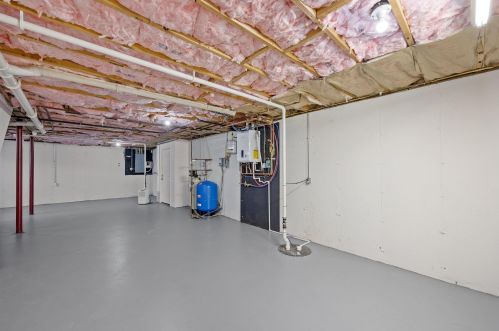 465 Josiah Bartlett Rd, Concord NH 03301-5919 exterior