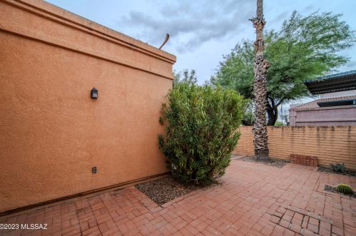 5050 South Regency Cir, Tucson AZ 85711-3043 exterior