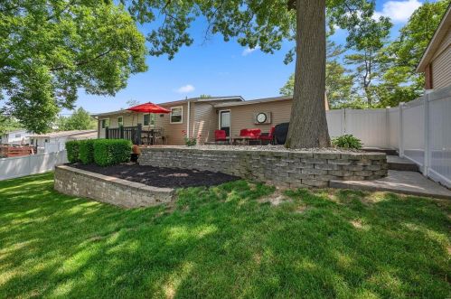 995 Sandstone Dr, Saint Louis MO 63146-5033 exterior