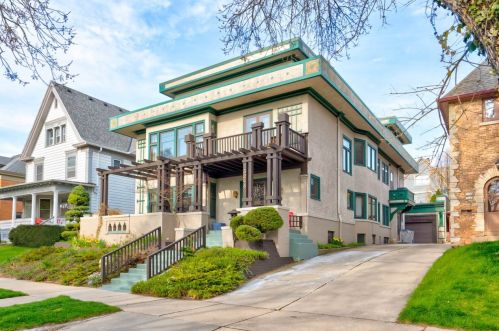 3243 Summit Ave, Milwaukee WI  53211-3152 exterior