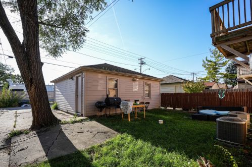 8015 Beckett Ave, Milwaukee WI  53218-4626 exterior