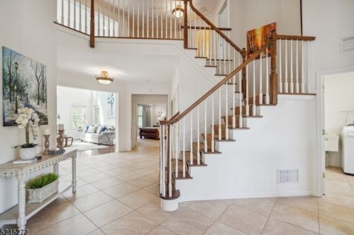 31 Baxter Ln, Town Center, NJ 07052-1430