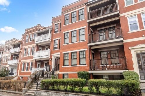 92 Pleasant St, Brookline, MA 02446-7123