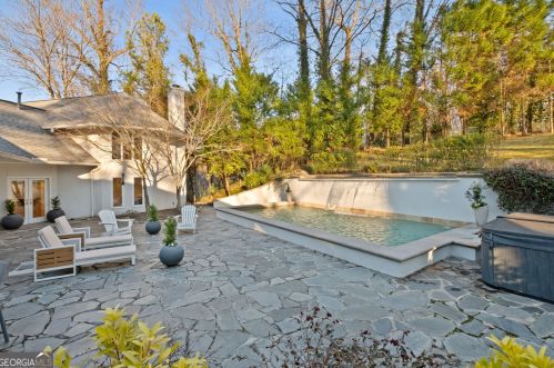 30 Chevaux Ct, Atlanta GA  30342-1944 exterior