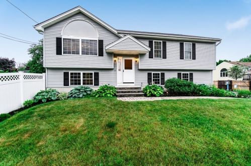 60 Camden Ave, Worcester, MA 01604-3345