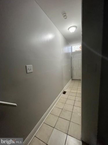 321 Hanover St, Trenton, NJ 08618-4827