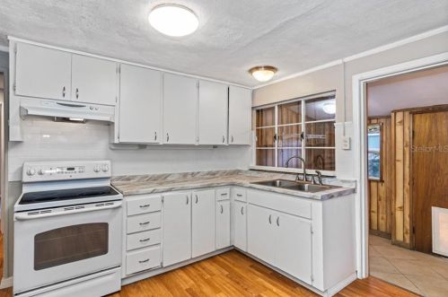 8504 22 St, Tampa FL 33612-7021 exterior