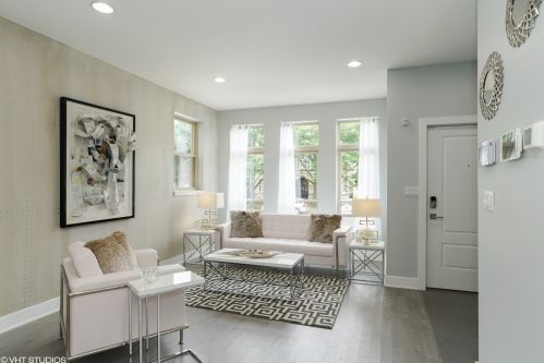 4047 Calumet Ave, Chicago, IL 60653-2208