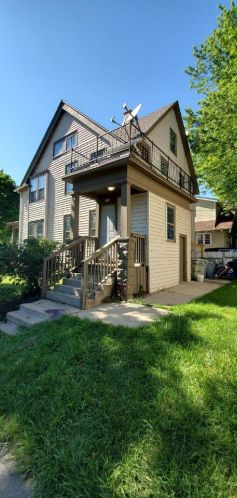 2202 55th St, Milwaukee, WI 53219-2201