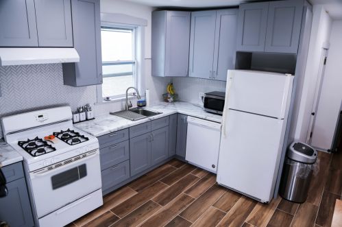 4940 Deming Pl, Chicago, IL 60639-2521